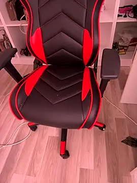 Snapshot of Periperiniz chatting on 11.13.25 Periperiniz online show from 11.13.25