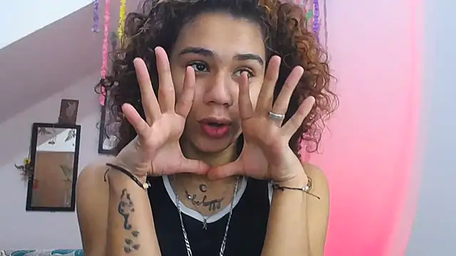 Snapshot of diamonmeli chatting on 01.30.25 diamonmeli online show from 01.30.25