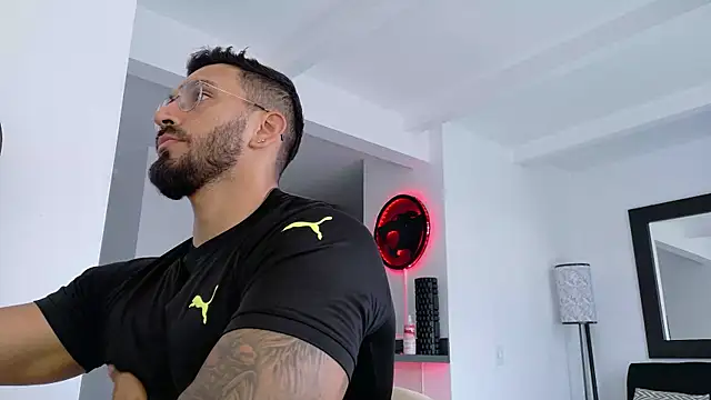 Snapshot of tony_muscle chatting on 03.08.26 tony muscle online show from 03.08.26