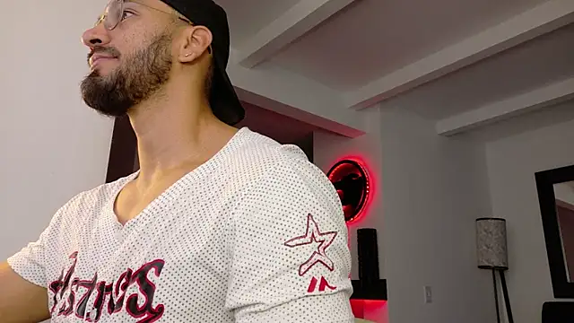 Snapshot of tony_muscle chatting on 03.21.26 tony muscle online show from 03.21.26