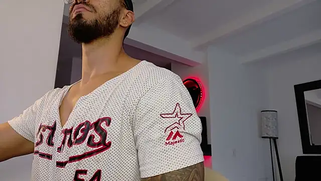 Snapshot of tony_muscle chatting on 03.25.26 tony muscle online show from 03.25.26