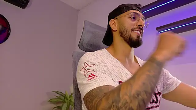 Snapshot of tony_muscle chatting on 04.15.26 tony muscle online show from 04.15.26