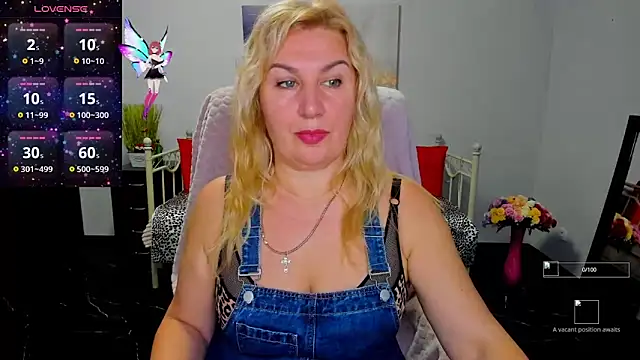 Lili Crossi online show from 10.04.25