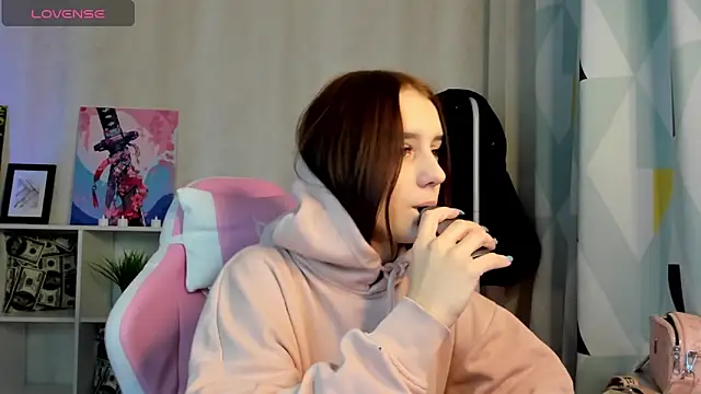 Snapshot of Tonya_Gray chatting on 12.26.24 Tonya Gray online show from 12.26.24