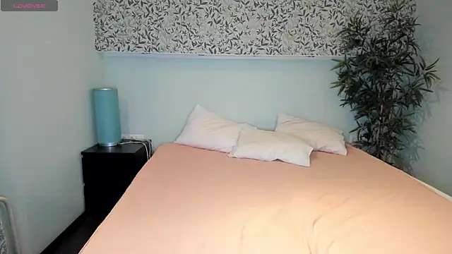 Miss you kiss online show from 12.13.24