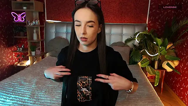 AuroraAksnesss online show from 02.05.25