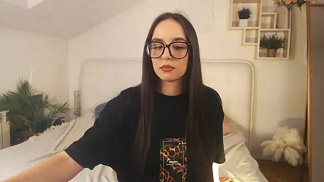 AuroraAksnesss online show from 02.06.25