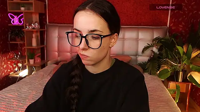 AuroraAksnesss online show from 02.15.25