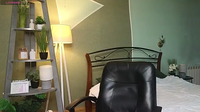 AuroraAksnesss online show from 03.05.25