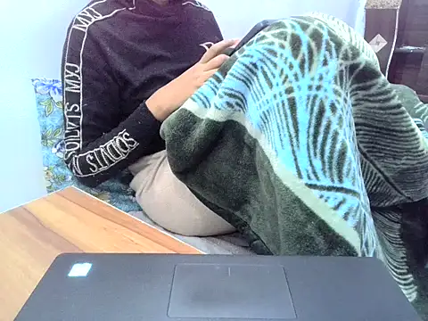 Snapshot of DOLL_CUTY chatting on 12.04.25 DOLL CUTY online show from 12.04.25