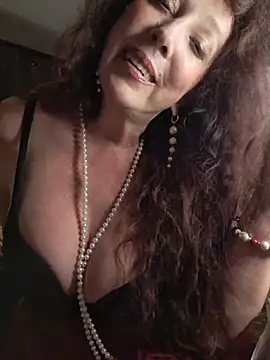 Snapshot of GypsyEsmeralda chatting on 05.27.26 GypsyEsmeralda online show from 05.27.26