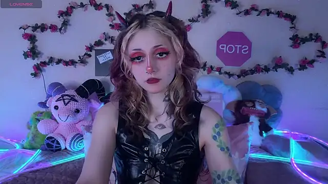 Snapshot of _Devill_Baby chatting on 05.15.26 Devill Baby online show from 05.15.26