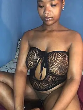 Snapshot of NunuBerry16 chatting on 12.13.24 NunuBerry16 online show from 12.13.24