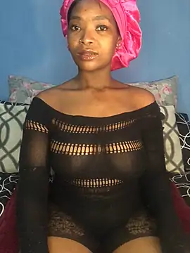 Snapshot of NunuBerry16 chatting on 12.16.24 NunuBerry16 online show from 12.16.24