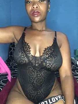 Snapshot of NunuBerry16 chatting on 01.05.25 NunuBerry16 online show from 01.05.25