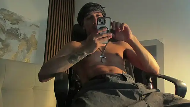 Snapshot of rafael_stone chatting on 03.22.25 rafael stone online show from 03.22.25