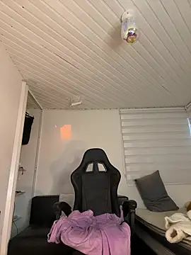 Anily Lovely online show from 02.19.25