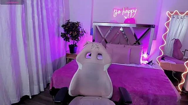 Daphnne tay online show from 02.26.25