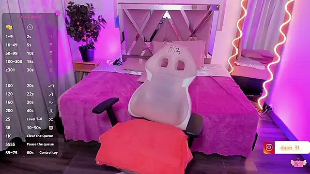 Daphnne tay online show from 03.05.25