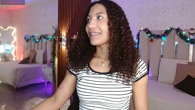 Daphnne tay online show from 11.26.25