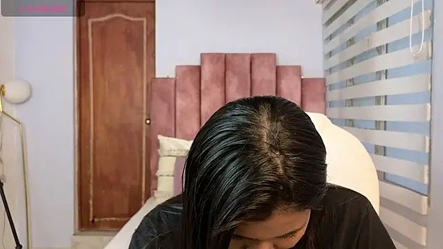 Snapshot of lou_rosse_ chatting on 12.23.24 lou rosse online show from 12.23.24