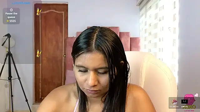 Snapshot of lou_rosse_ chatting on 01.03.25 lou rosse online show from 01.03.25