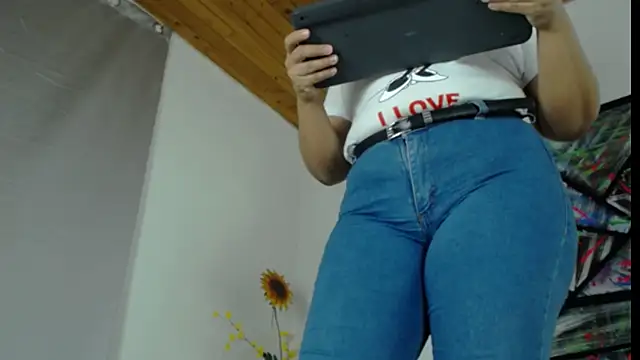 Iivana 19 online show from 02.20.25