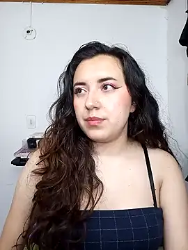 Snapshot of Emi_chik chatting on 12.14.24 Emi chik online show from 12.14.24