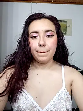 Snapshot of Emi_chik chatting on 01.26.25 Emi chik online show from 01.26.25