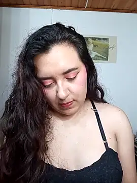 Snapshot of Emi_chik chatting on 09.25.25 Emi chik online show from 09.25.25