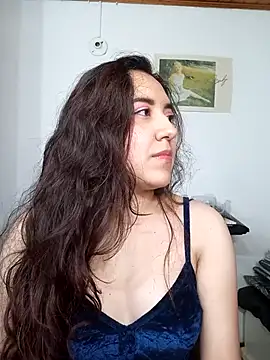 Snapshot of Emi_chik chatting on 10.15.25 Emi chik online show from 10.15.25