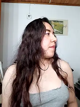 Snapshot of Emi_chik chatting on 10.23.25 Emi chik online show from 10.23.25