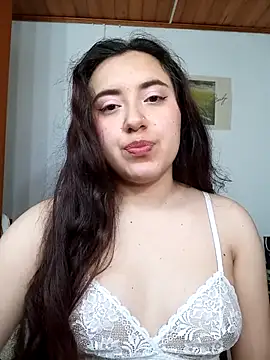 Snapshot of Emi_chik chatting on 11.02.25 Emi chik online show from 11.02.25