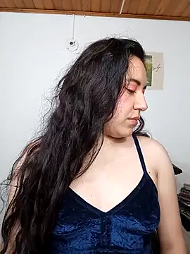 Snapshot of Emi_chik chatting on 11.14.25 Emi chik online show from 11.14.25