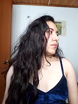 Snapshot of Emi_chik chatting on 12.03.25 Emi chik online show from 12.03.25