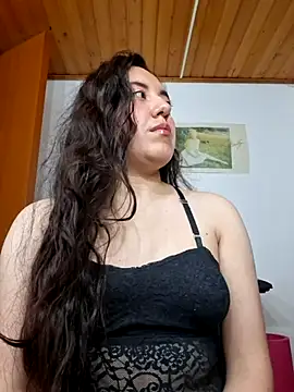 Snapshot of Emi_chik chatting on 04.23.26 Emi chik online show from 04.23.26