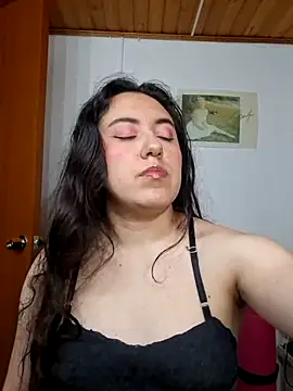 Snapshot of Emi_chik chatting on 04.29.26 Emi chik online show from 04.29.26