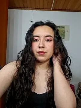Snapshot of Emi_chik chatting on 05.01.26 Emi chik online show from 05.01.26