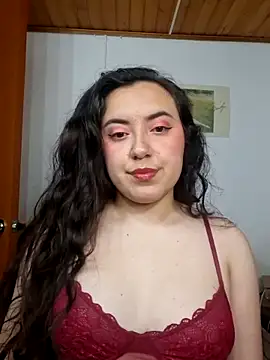 Snapshot of Emi_chik chatting on 05.17.26 Emi chik online show from 05.17.26