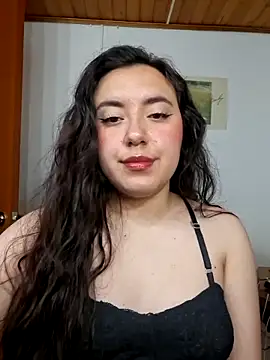 Snapshot of Emi_chik chatting on 06.05.26 Emi chik online show from 06.05.26