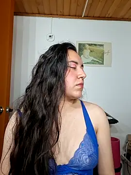 Snapshot of Emi_chik chatting on 06.19.26 Emi chik online show from 06.19.26