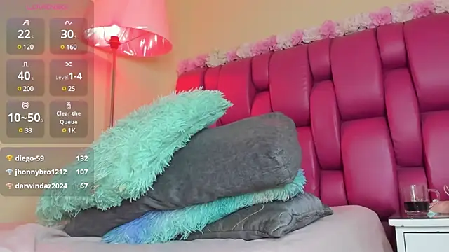 Snapshot of Sweet_hot_mia chatting on 02.10.25 Sweet hot mia online show from 02.10.25