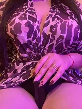 Cameelia online show from 12.20.25