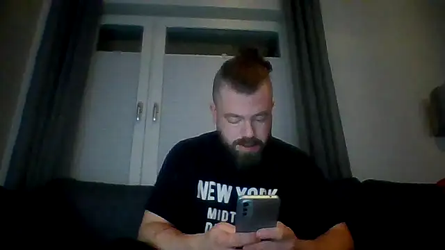 Snapshot of Sebuleczek chatting on 12.21.24 Sebuleczek online show from 12.21.24