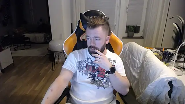 Snapshot of Sebuleczek chatting on 02.26.25 Sebuleczek online show from 02.26.25