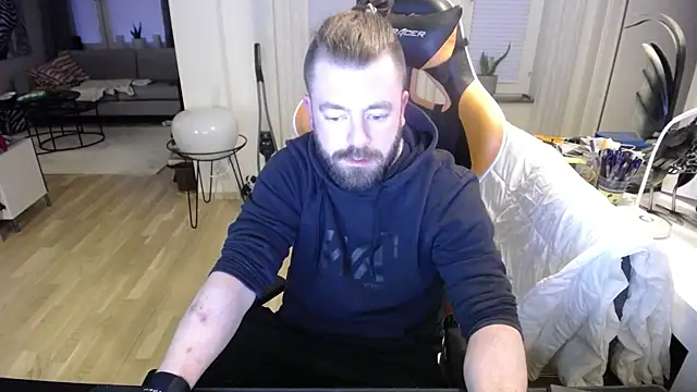 Snapshot of Sebuleczek chatting on 02.28.25 Sebuleczek online show from 02.28.25