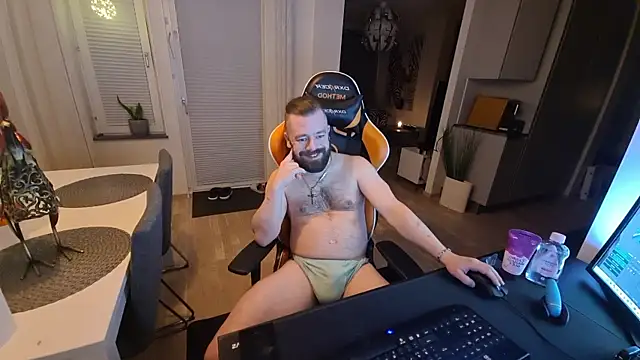 Snapshot of Sebuleczek chatting on 03.22.25 Sebuleczek online show from 03.22.25