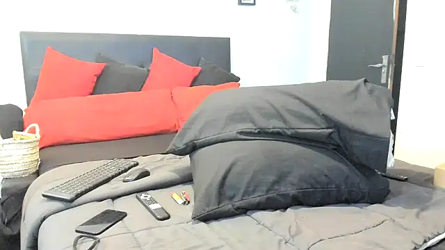 Snapshot of SlutyMaya4k chatting on 12.12.24 SlutyMaya4k online show from 12.12.24