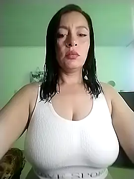 Snapshot of hailey85 chatting on 11.22.25 hailey85 online show from 11.22.25