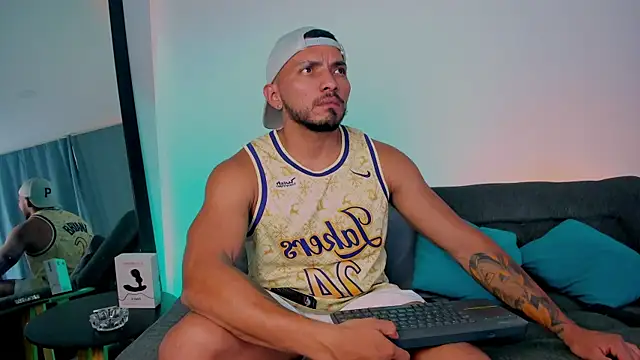 Snapshot of maximusclark1 chatting on 03.02.25 maximusclark1 online show from 03.02.25